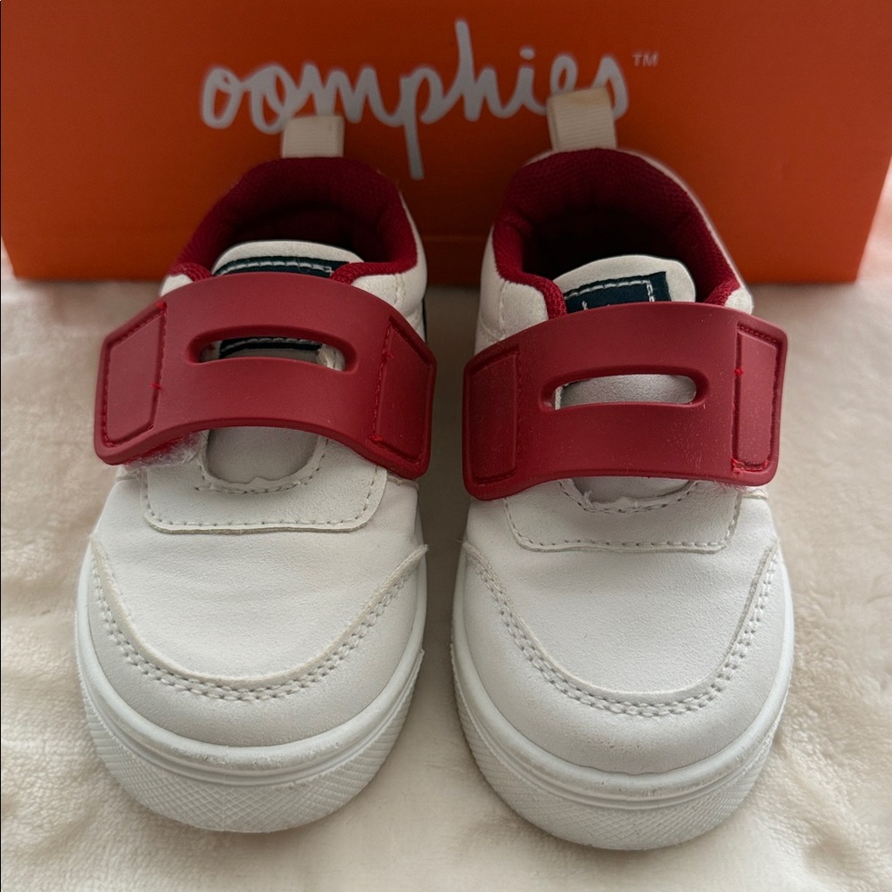 Oomphies Devon White